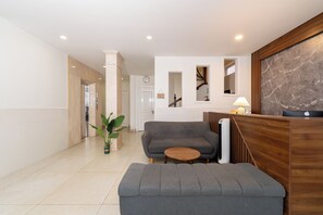 Reception - Dalat Blanc Hotel & Apartment (Da Lat)