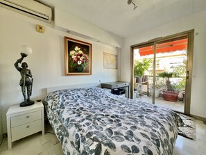 1 bedroom, iron/ironing board, WiFi - Bright 31m2, flowered terrace, near Croisette (Cannes)