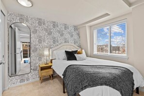 2 bedrooms, desk, travel cot, free WiFi