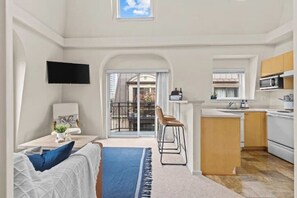 2 Schlafzimmer, Schreibtisch, Reisekinderbett, kostenloses WLAN