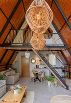 Chalet Premium | Zona de estar | Smart TV de 32 pulgadas con canales digitales