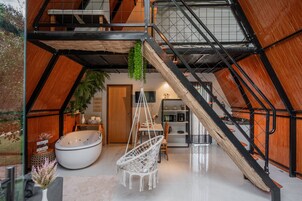 Chalet Elite | Zona de estar | Smart TV de 32 pulgadas con canales digitales