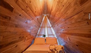 1 bedroom, bed sheets