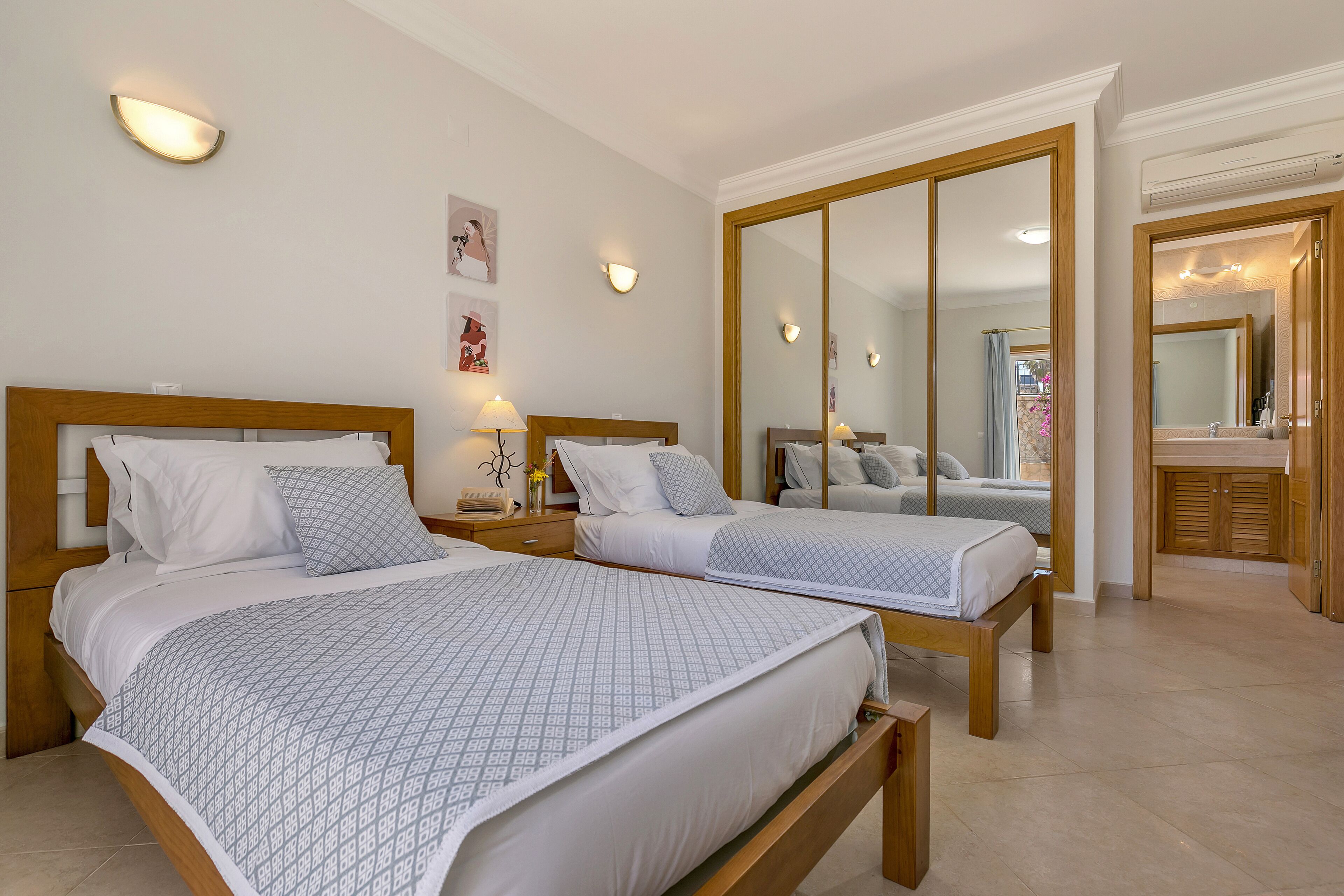 Lakeview Private Garden & Pool