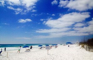 Beach - Historic & Charming City Cottage! (Crestview)