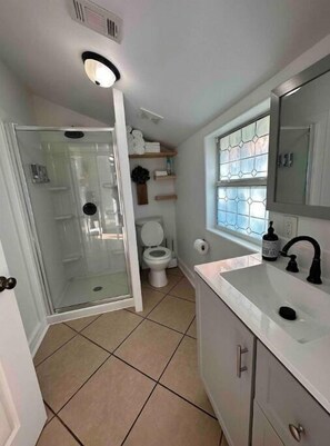 Bathroom - Historic & Charming City Cottage! (Crestview)