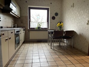 Refrigerador, placa de cocina, cafetera/tetera, tetera/pava eléctrica