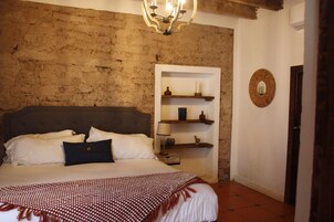 Deluxe Room | Down comforters, free WiFi, bed sheets