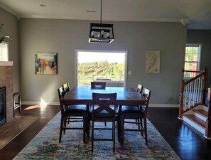 Dining - Vineyard Vista (Front Royal)