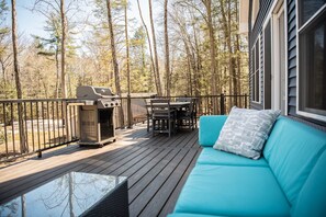 Outdoor dining - Luxury Modern Lake Home  - Dogs Welcome - Sleeps 12  (Farmington)