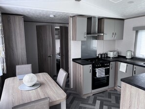 Baita | Cucina privata | Frigorifero, microonde, forno, piano cottura