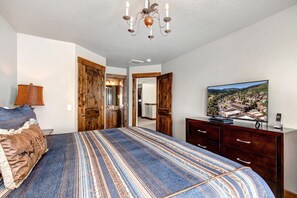 5 bedrooms, desk, iron/ironing board, free WiFi