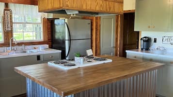 Geladeira, micro-ondas, fogão, cooktop