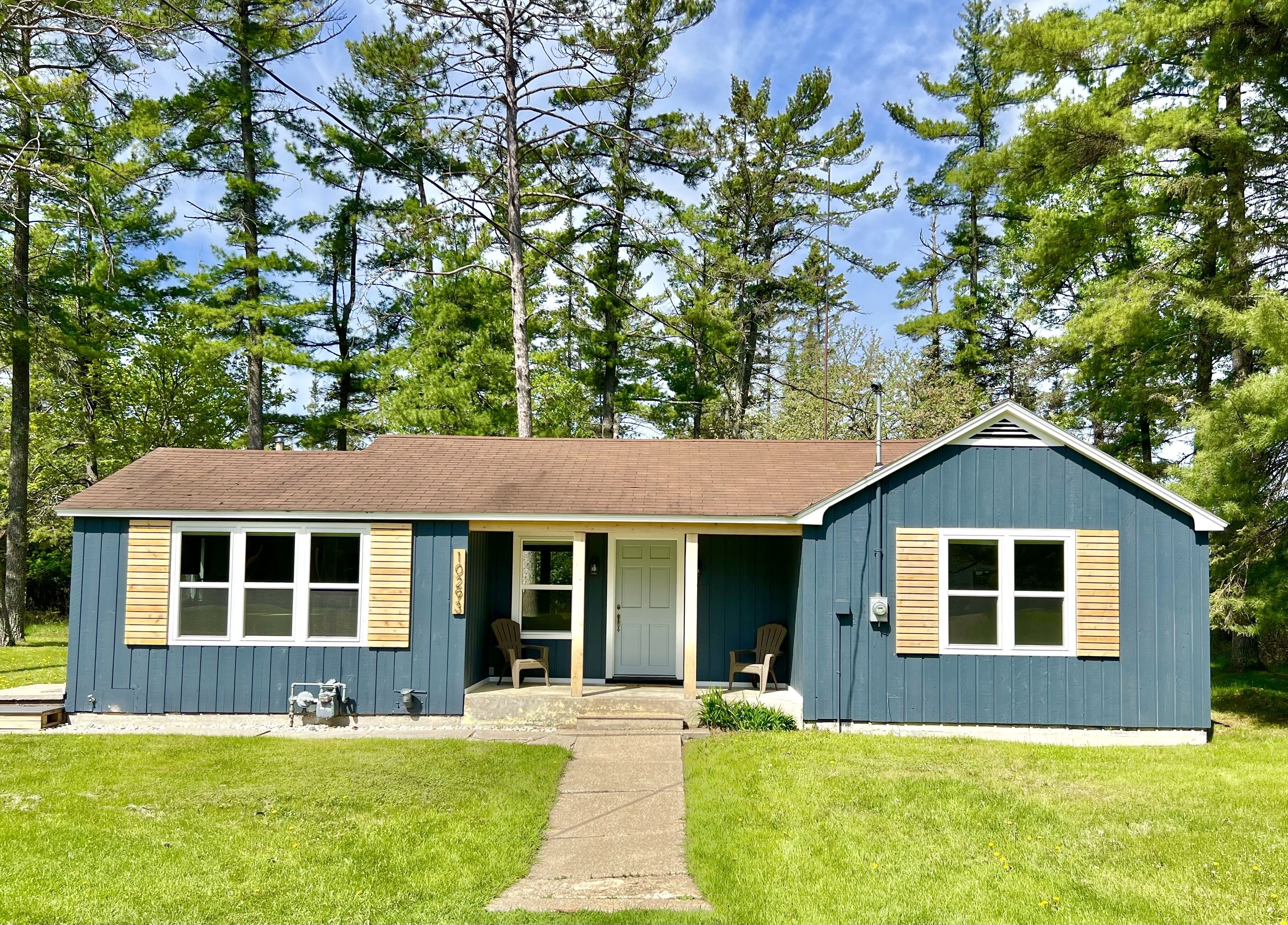 Entire House with Relaxing Backyard