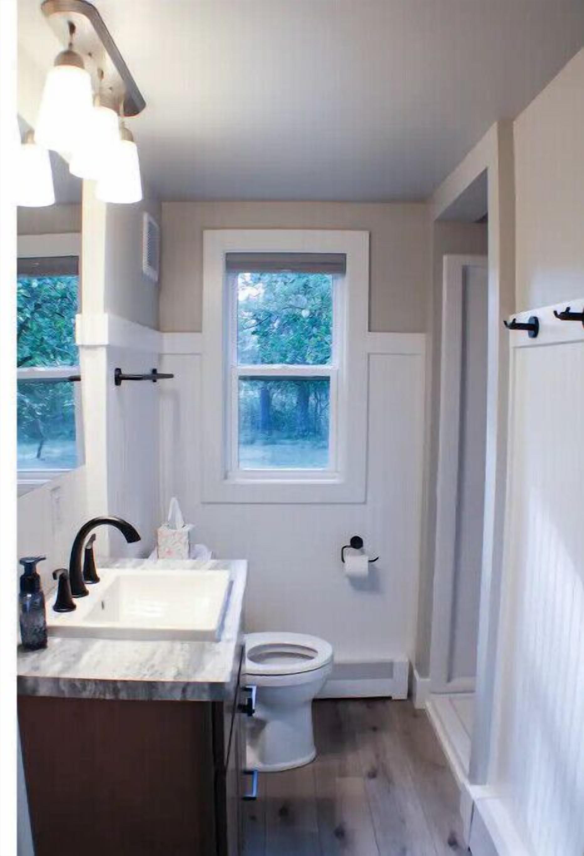 Entire House with Relaxing Backyard