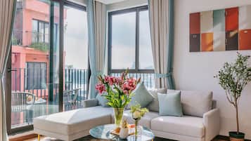 Apartament panoràmic | Sala d'estar | Televisor de pantalla plana