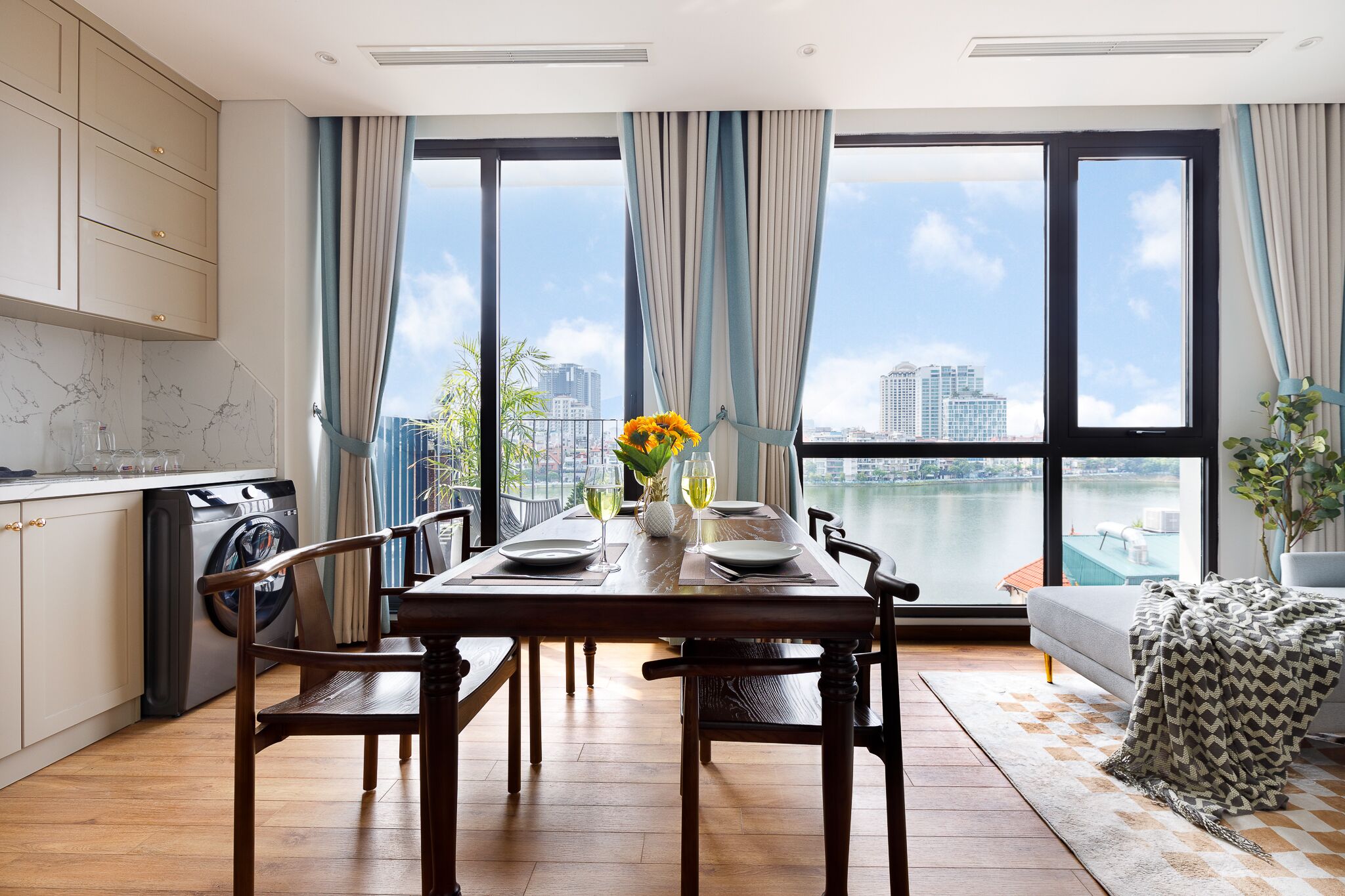 Appartement Signature | Cuisine privée | Réfrigérateur, bouilloire électrique, congélateur