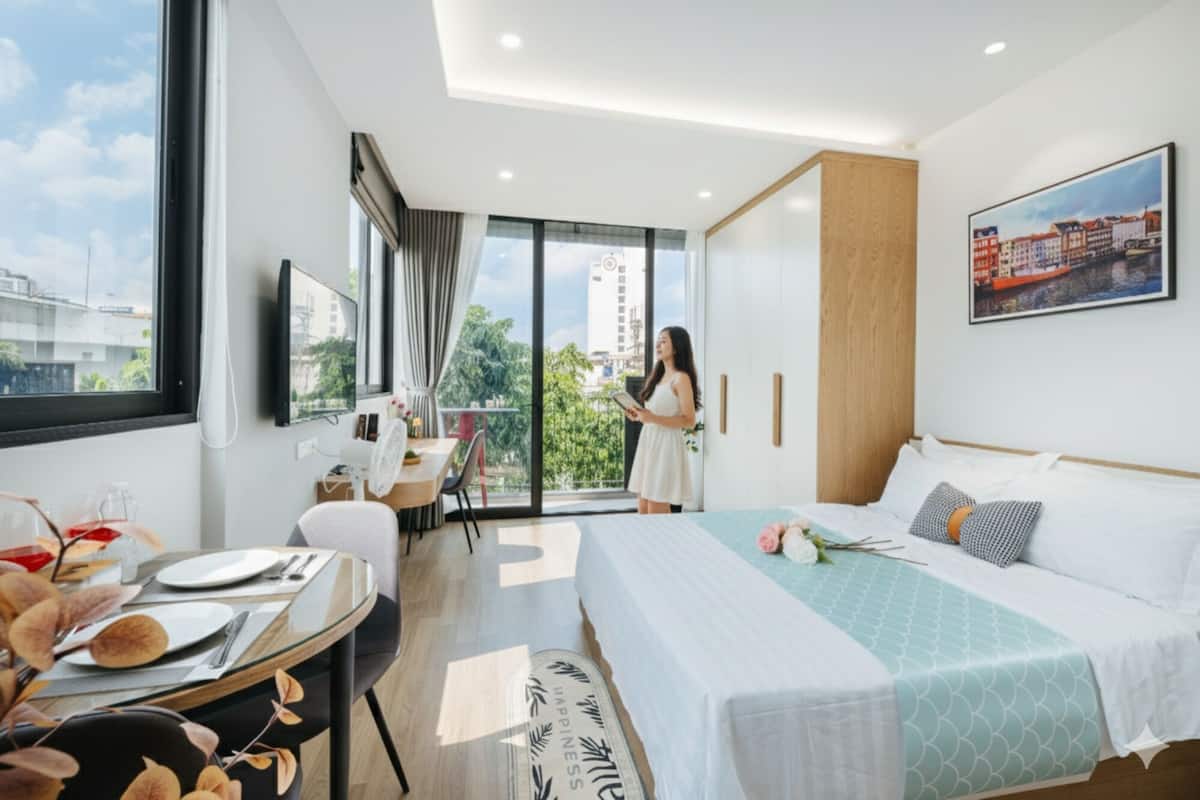 Superior Studio Suite | 2 bedrooms, desk, laptop workspace, soundproofing