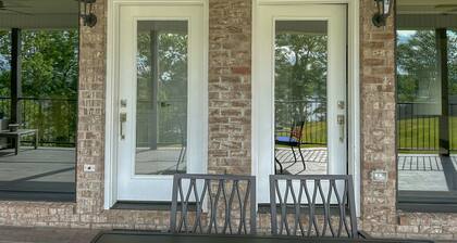 5-bedroom vacation home with private slip, just 10 minutes from the marina