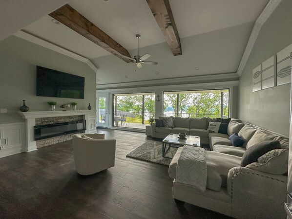 Smart TV, fireplace, ping pong