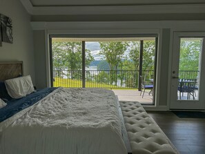 5 bedrooms, iron/ironing board, free WiFi, bed sheets