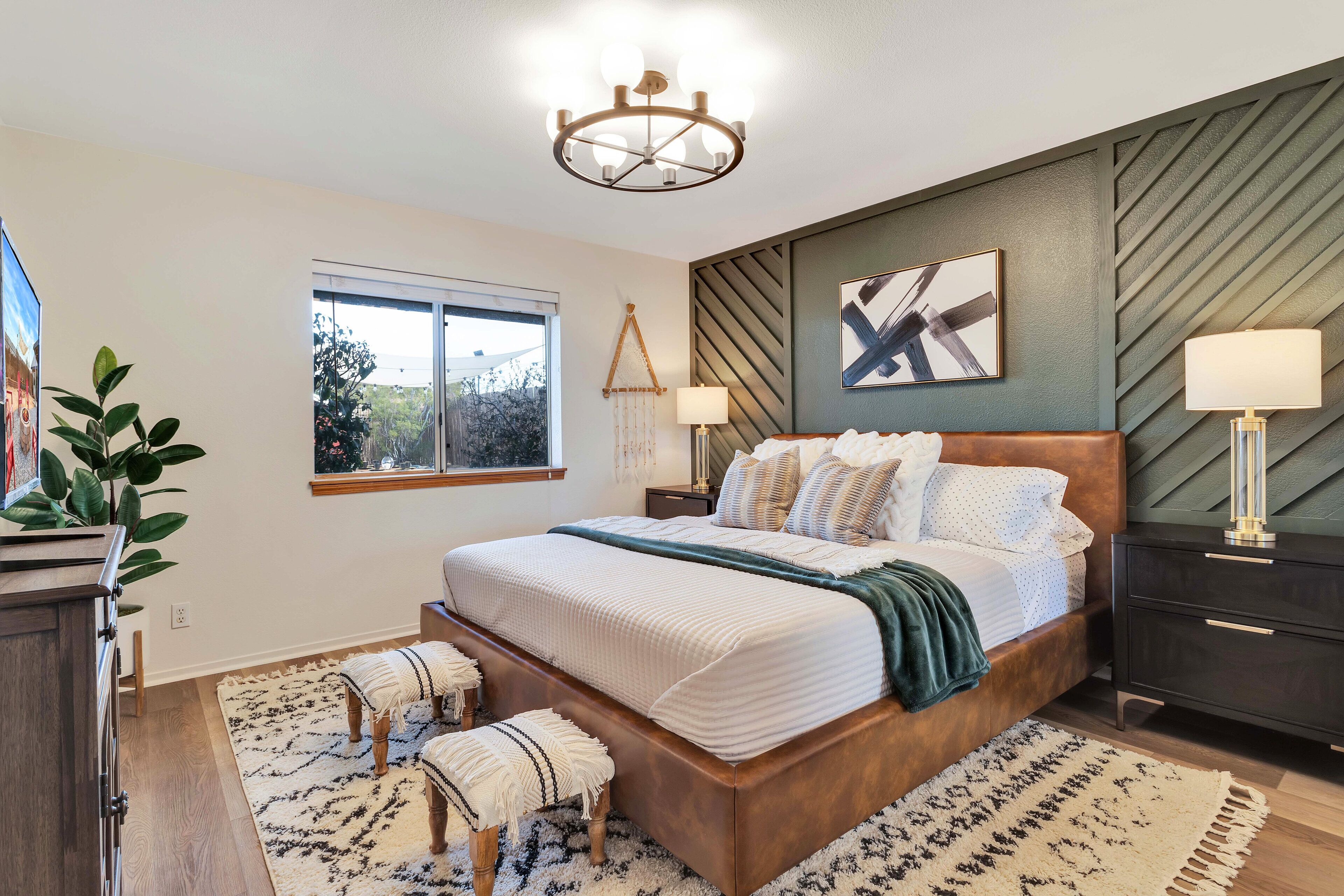 3 bedrooms, in-room safe, iron/ironing board, free WiFi