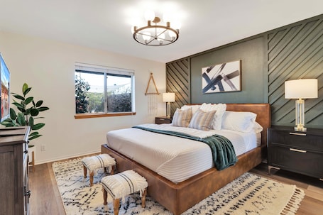 3 bedrooms, in-room safe, iron/ironing board, free WiFi. JT Desert Hideaway, Fire Pit, Outdoor picnic, King Bed