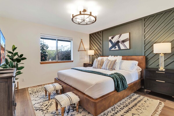 3 soverom, safe på rommet, strykejern/-brett og wi-fi (inkludert)