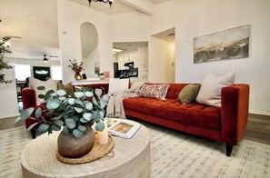Smart TV, fireplace