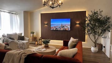 Smart TV, fireplace