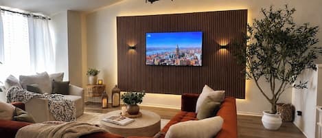 Smart TV, fireplace