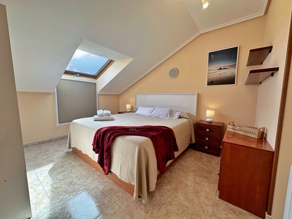 1 chambre, fer et planche à repasser, literie fournie