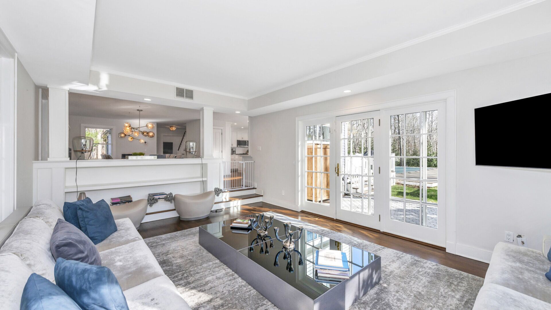 Beautiful Wainscott Home, close to town shopping, restaurants, beaches,...