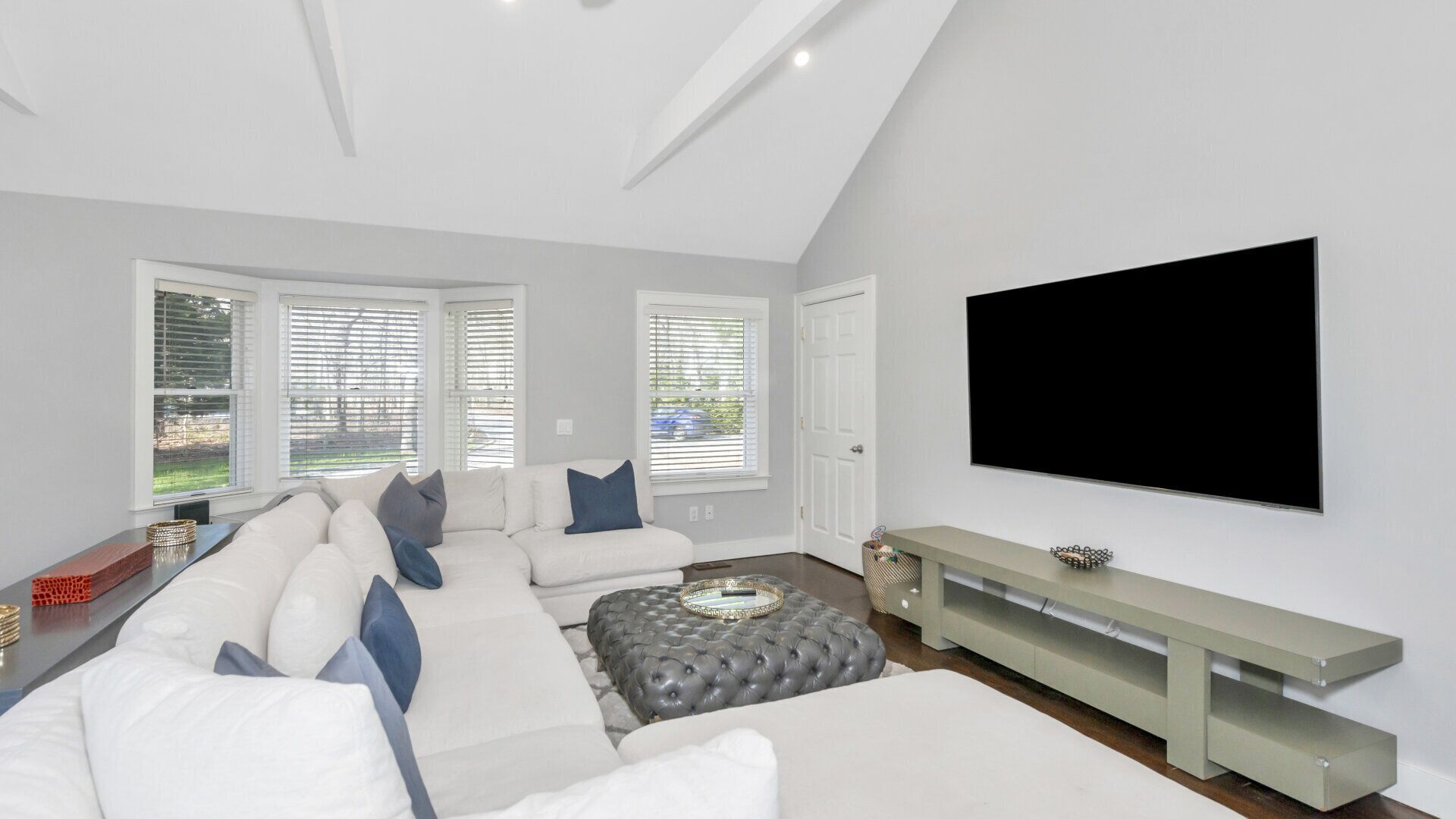 Beautiful Wainscott Home, close to town shopping, restaurants, beaches,...