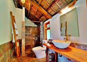 Superior Double Room | Bathroom | Hydromassage showerhead, designer toiletries, hair dryer, slippers