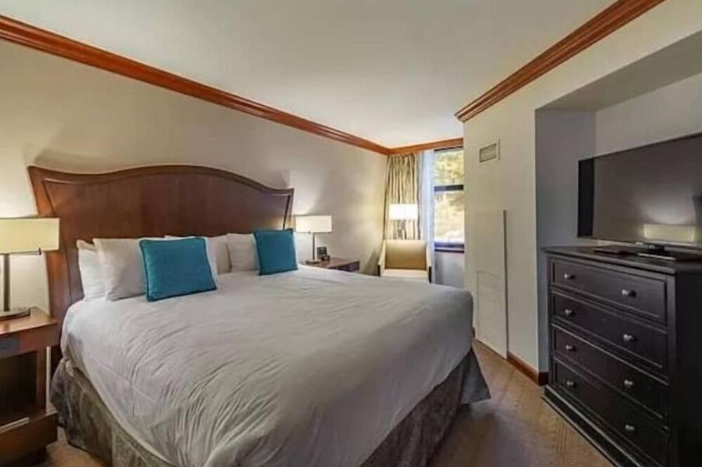 Charming 1-bedroom Resort Condo Fireplace Suite