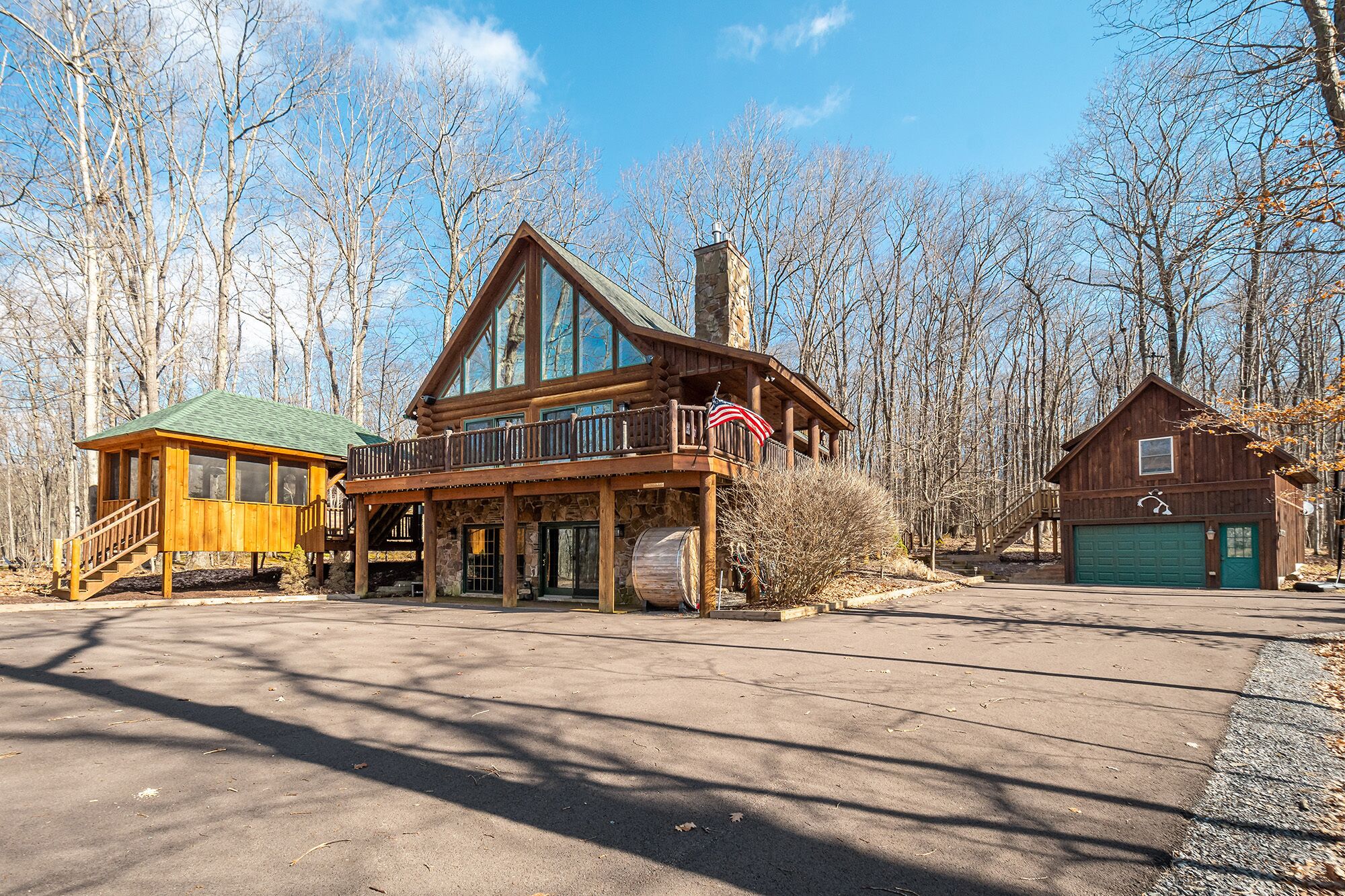 Absolute M | Cabin Glamping, Gourmet Kitchen, Hot Tub, & Privacy