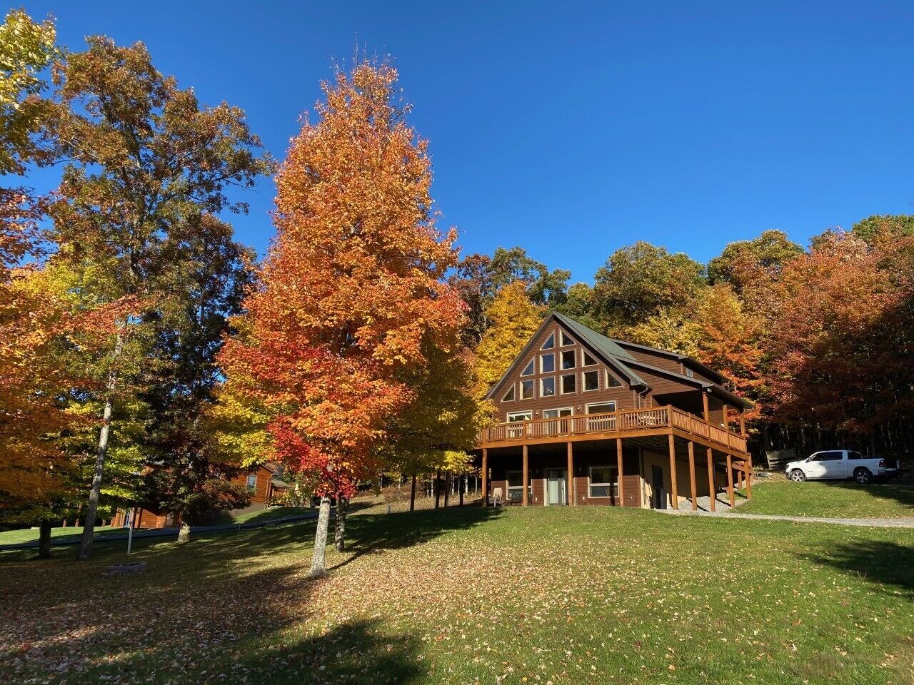 Finn's Four Seasons | Hot Tub, Pool Table, Movie Room, & More!