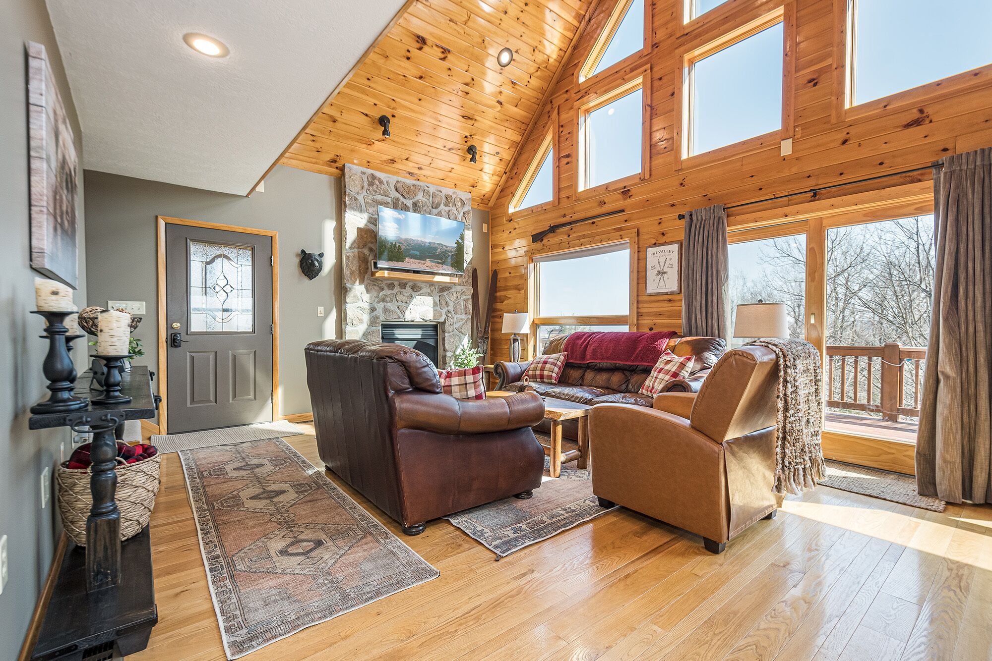 Finn's Four Seasons | Hot Tub, Pool Table, Movie Room, & More!