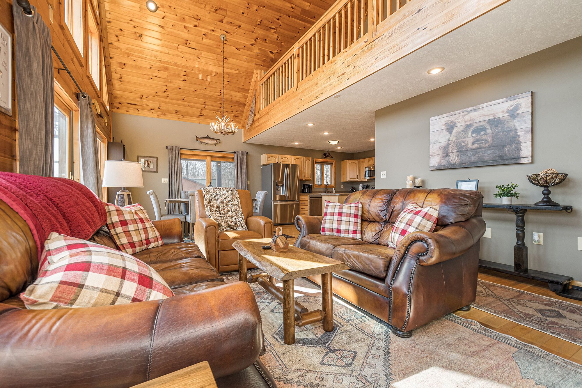 Finn's Four Seasons | Hot Tub, Pool Table, Movie Room, & More!