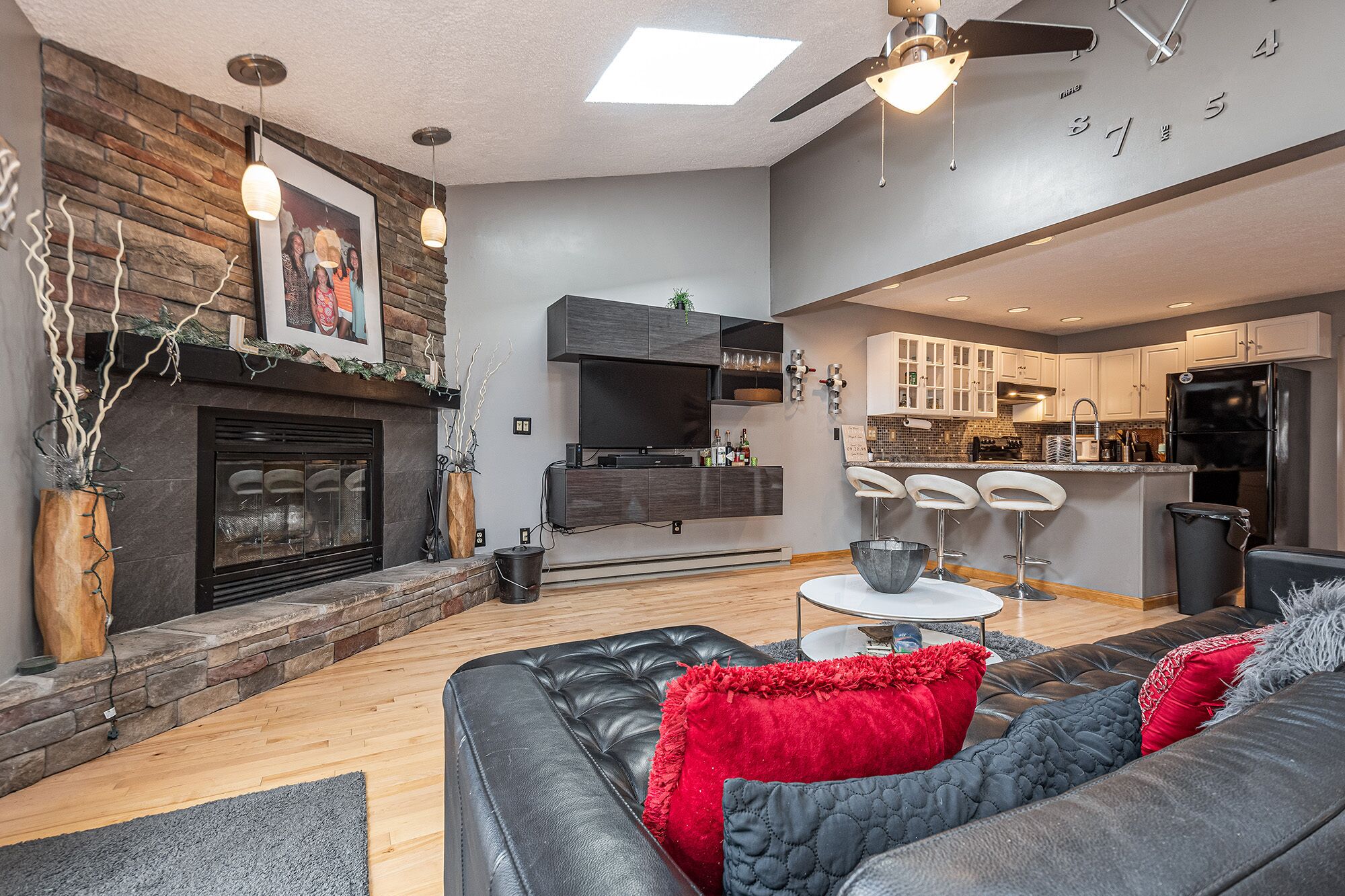 Laurel Brook 39 | Hot Tub, Pool Table, Private Deck & Gas Grill