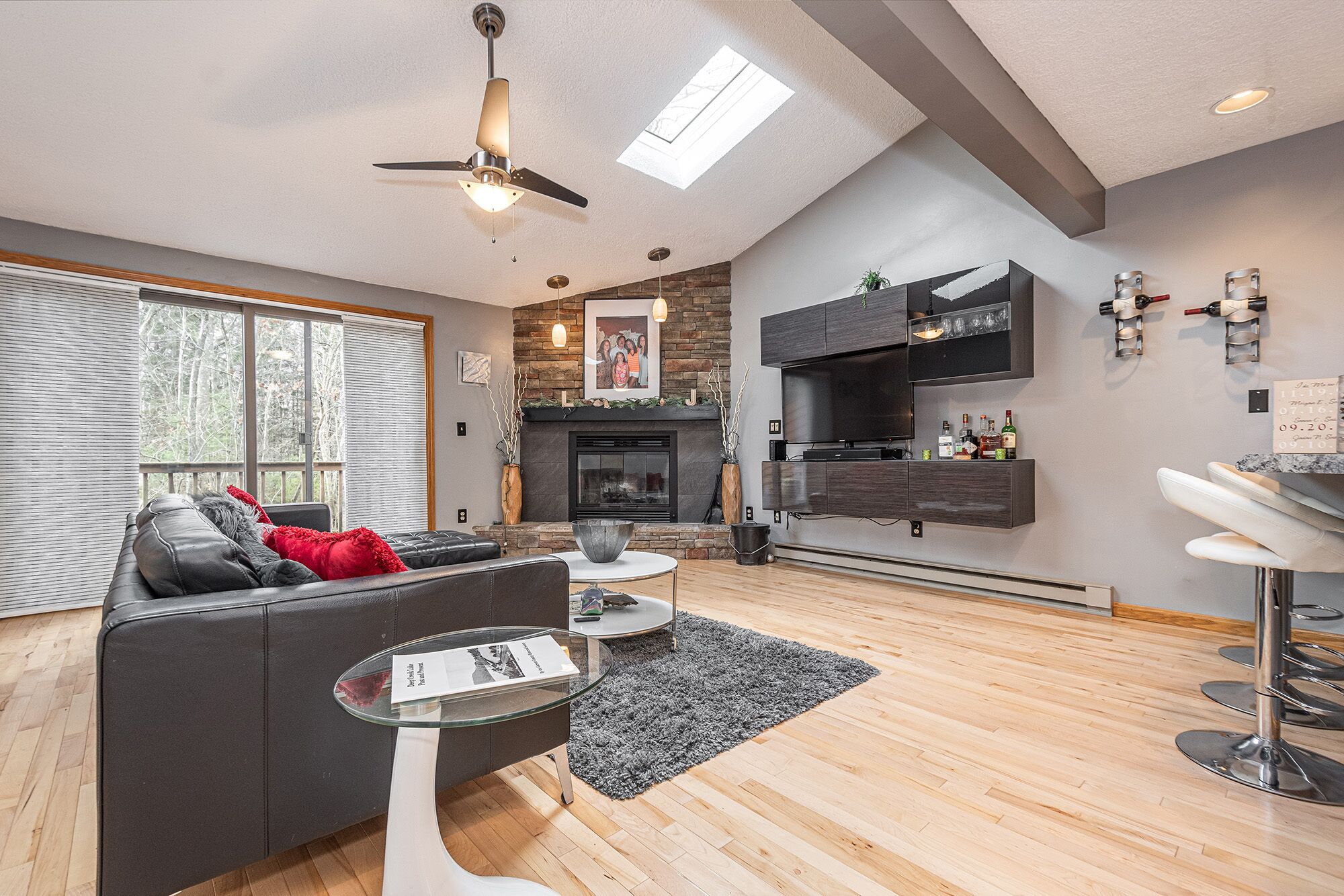 Laurel Brook 39 | Hot Tub, Pool Table, Private Deck & Gas Grill