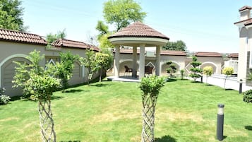 Villa, letti multipli | Parco della struttura