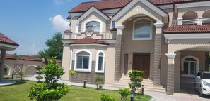 Vila, várias camas | Fachada