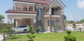 Exterior - Entire 6-bed Garden Villa (Chakswari)