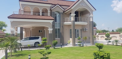 Entire 6-bed Garden Villa