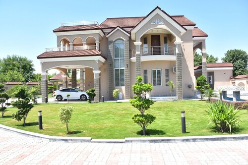 Entire 6-bed Garden Villa
