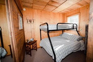 1 slaapkamer, een strijkplank/strijkijzer, wifi, beddengoed