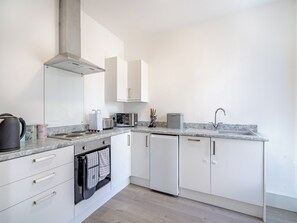 Dishwasher, cookware/dishes/utensils
