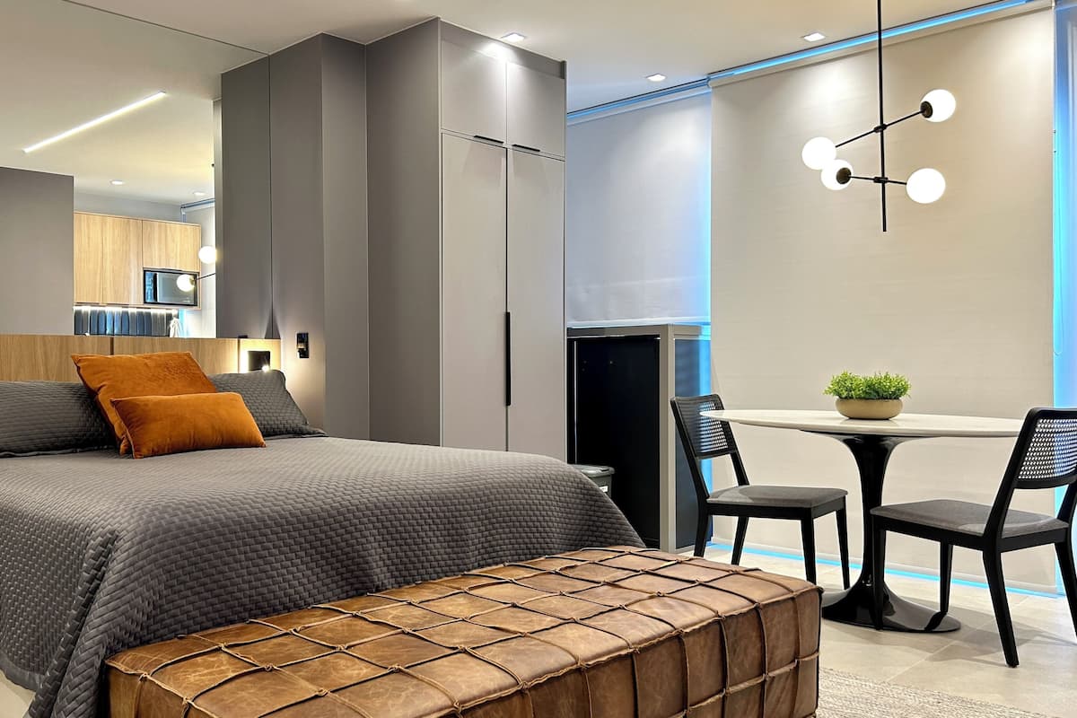 Studio exécutif | 1 chambre, décor unique, ameublement unique, bureau
